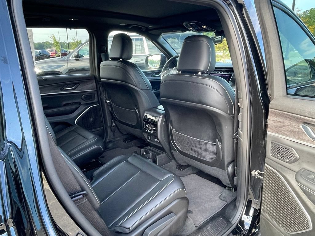 Used 2025 Jeep Grand Cherokee L Limited w/ Luxury Tech Group II AWD/4WD image 35