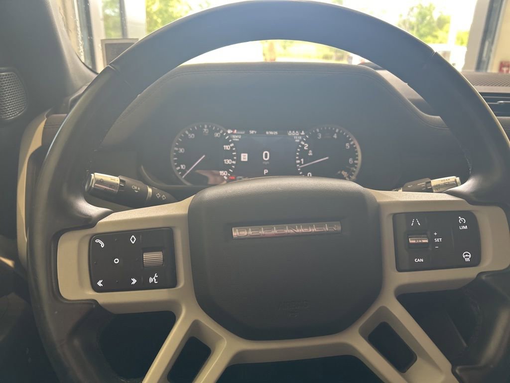 Certified 2022 Land Rover Defender 110 image 10