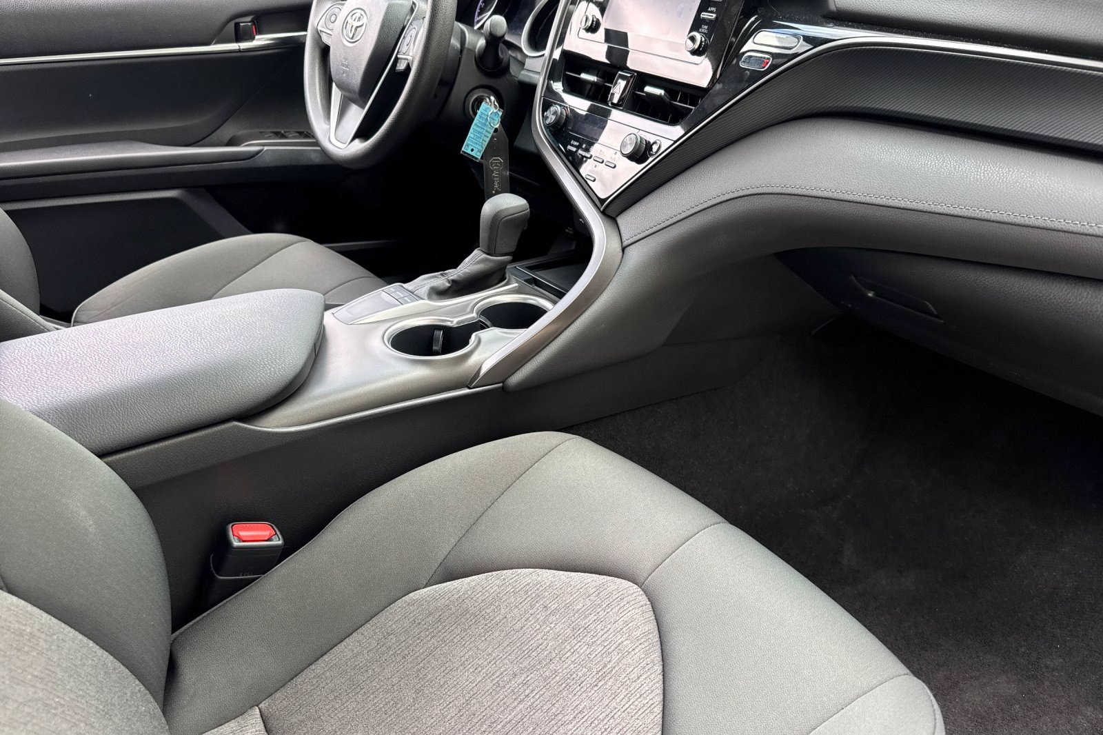 Used 2022 Toyota Camry LE FWD image 32