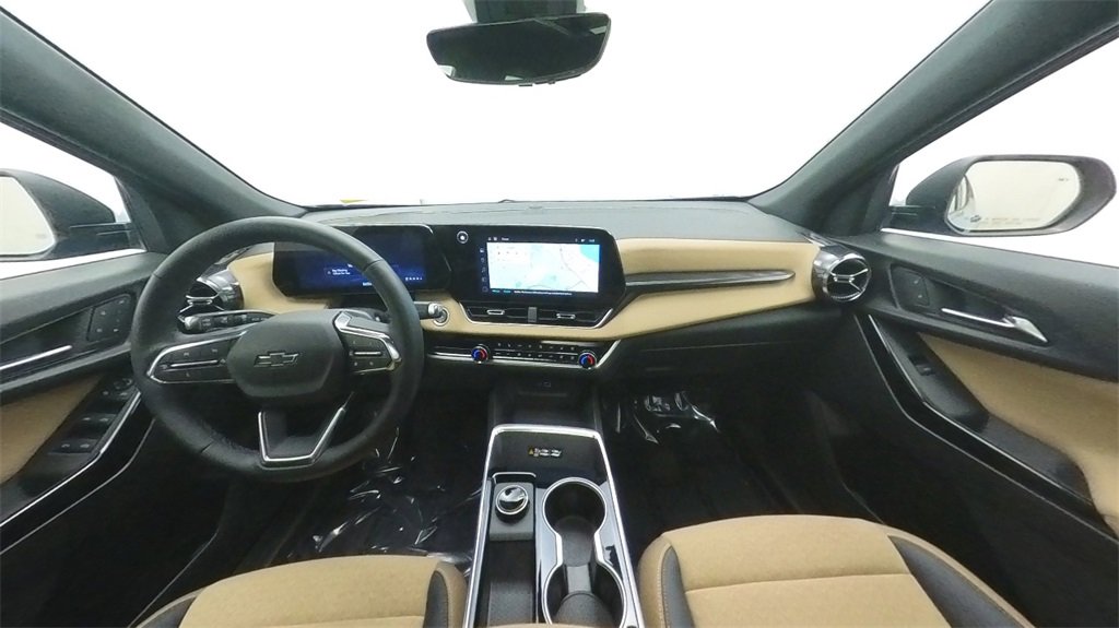 Used 2025 Chevrolet Equinox ACTIV w/ Safety and Technology Package image 32