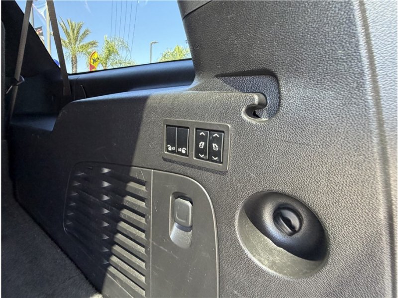 Used 2015 Cadillac Escalade ESV Platinum AWD/4WD image 27