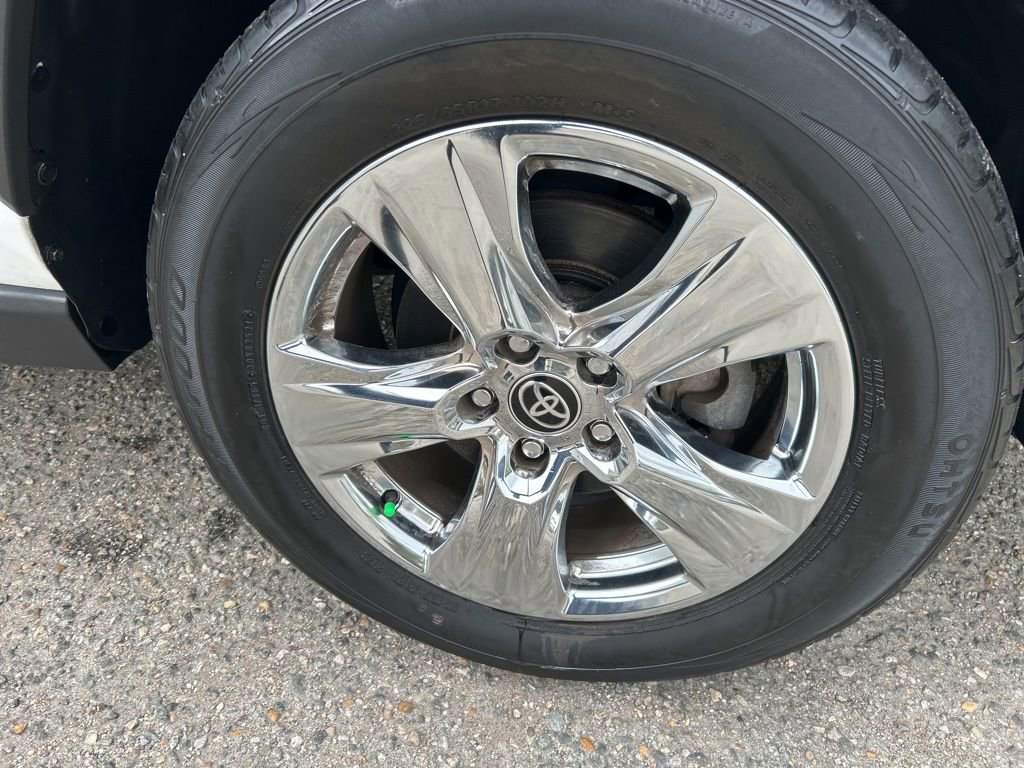 Used 2021 Toyota RAV4 XLE image 26