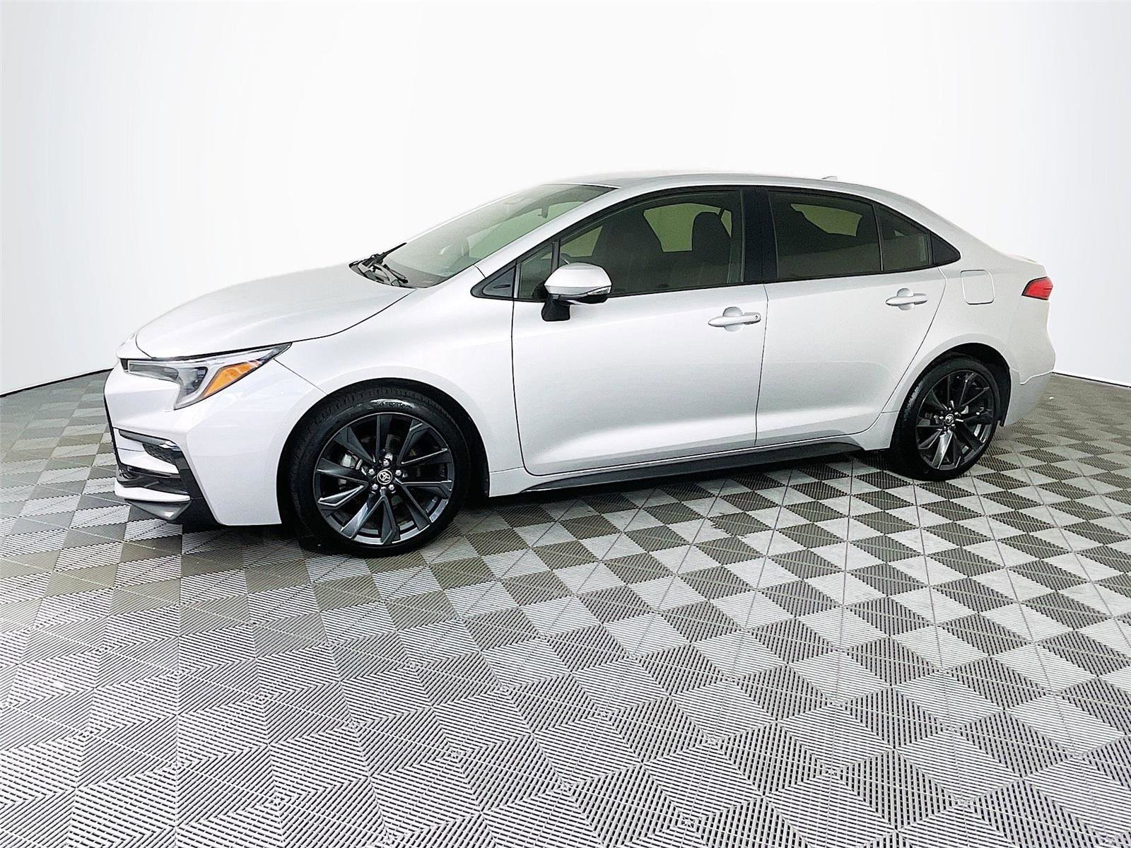 Used 2024 Toyota Corolla SE FWD image 4