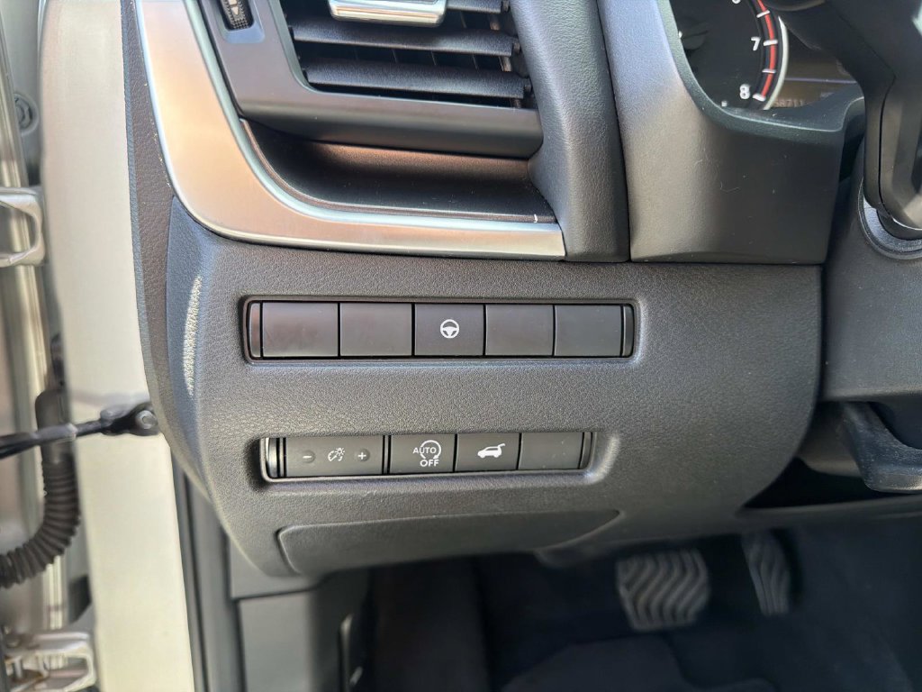 Used 2024 Nissan Rogue SV AWD/4WD image 26