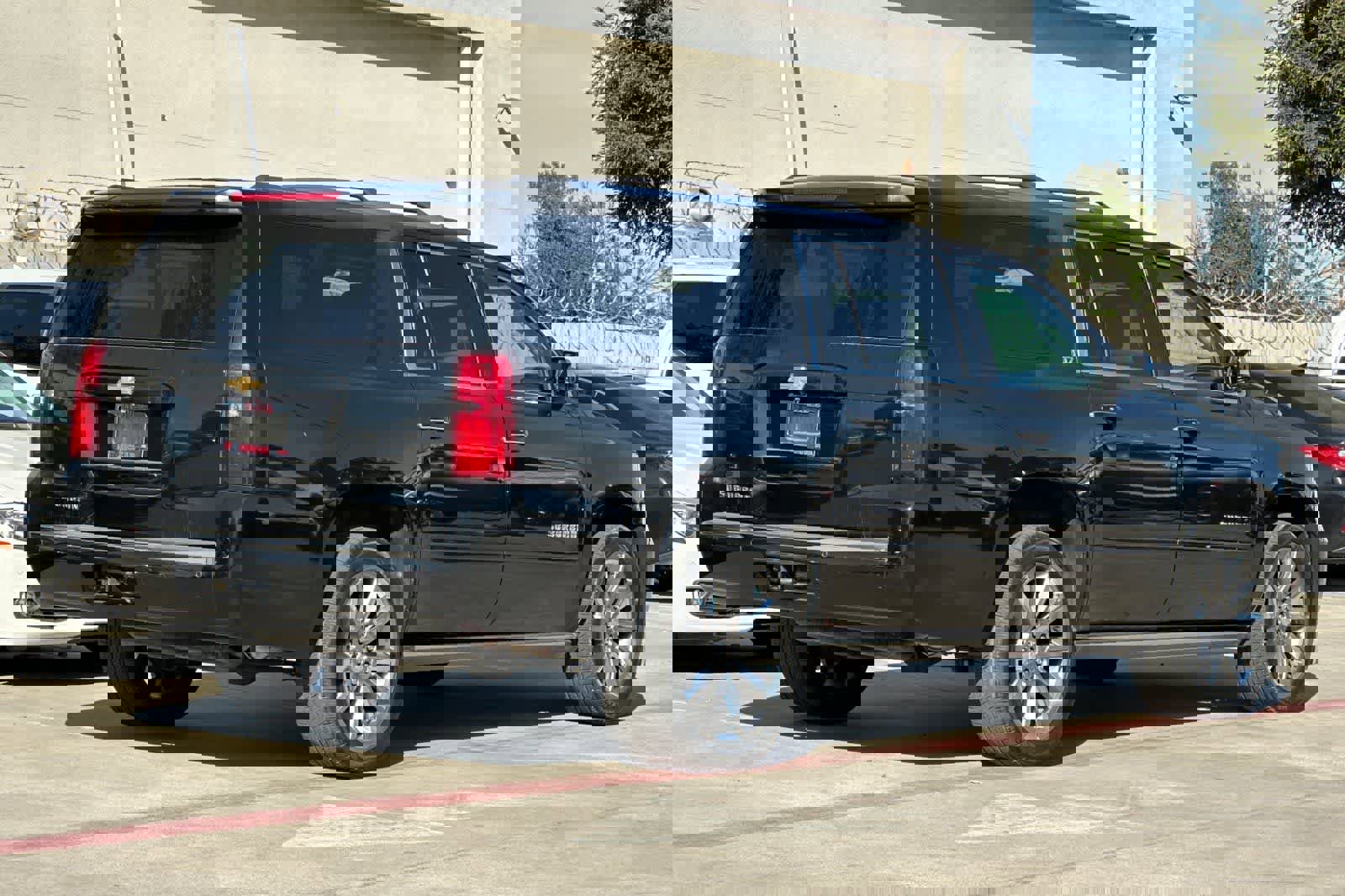 Used 2016 Chevrolet Suburban LTZ image 3