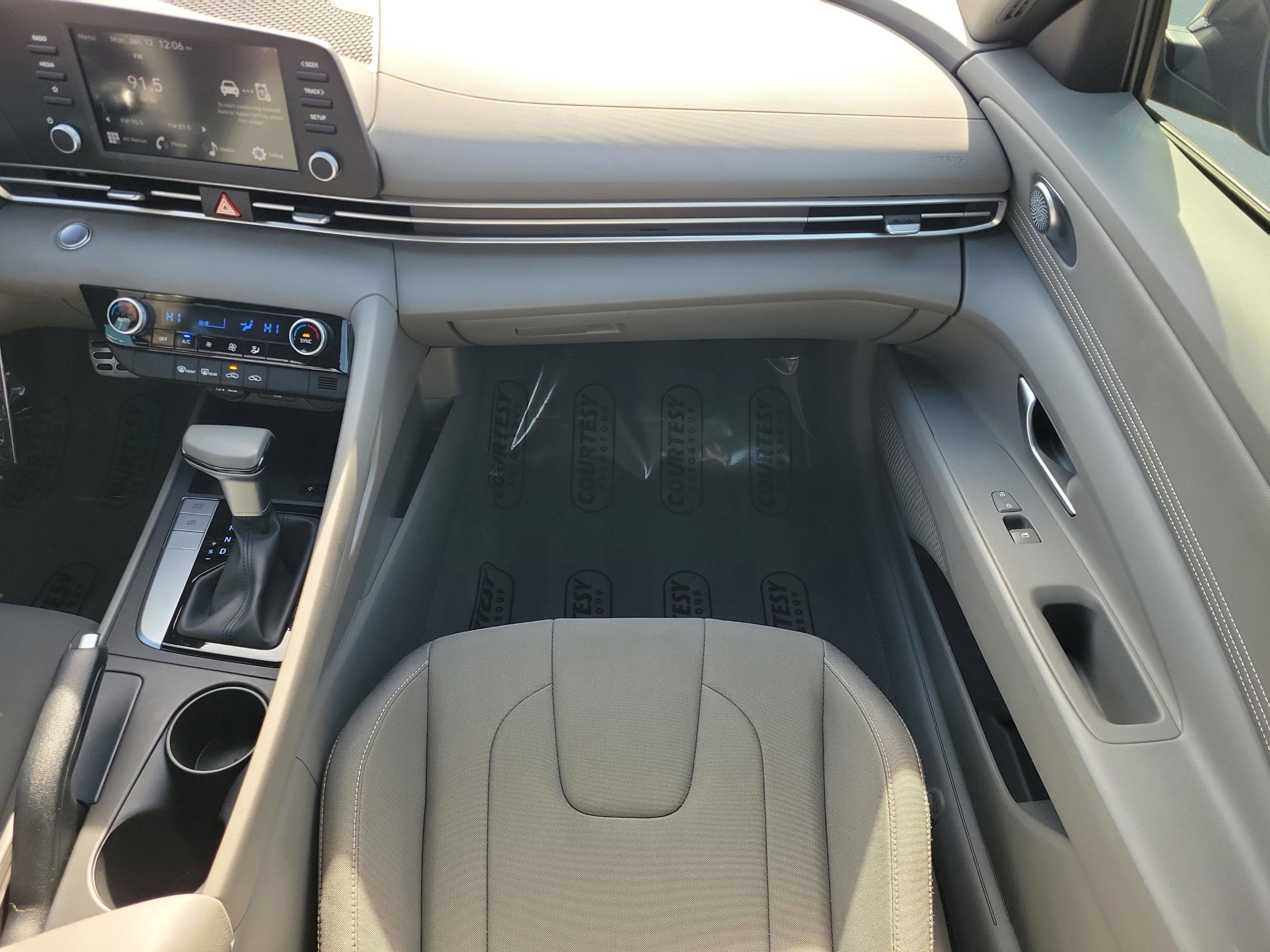 Used 2025 Hyundai Elantra Sport image 10