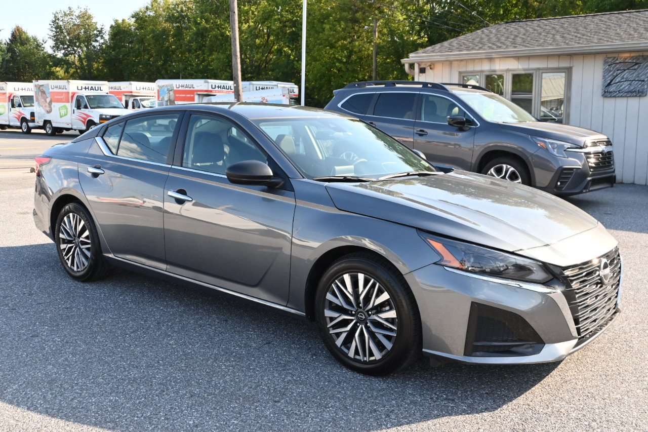 Used 2024 Nissan Altima 2.5 SV image 4