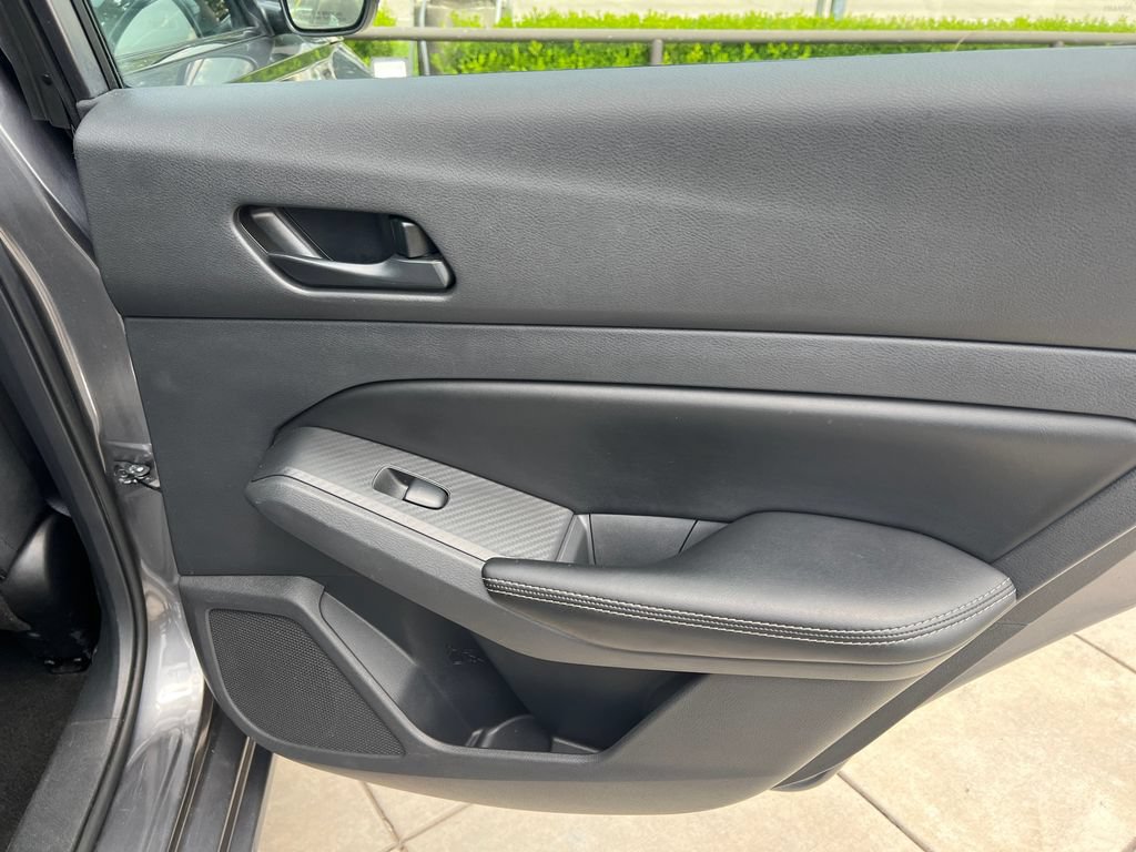 Used 2025 Nissan Altima 2.5 SV FWD image 9