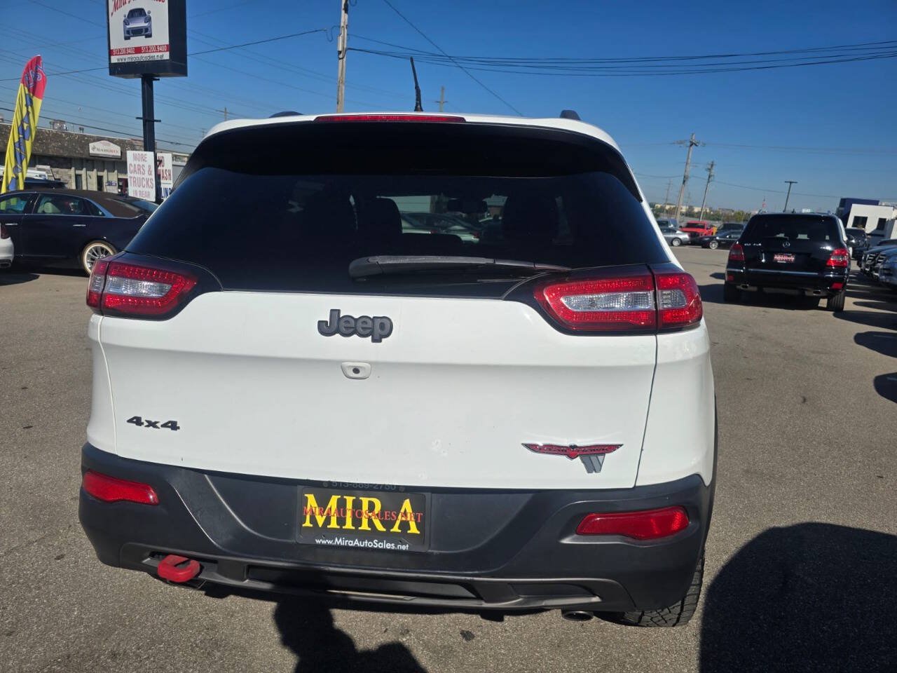 Used 2016 Jeep Cherokee Trailhawk w/ Comfort/Convenience Group AWD/4WD image 3