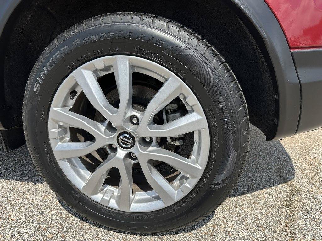 Used 2022 Nissan Rogue Sport S FWD image 16