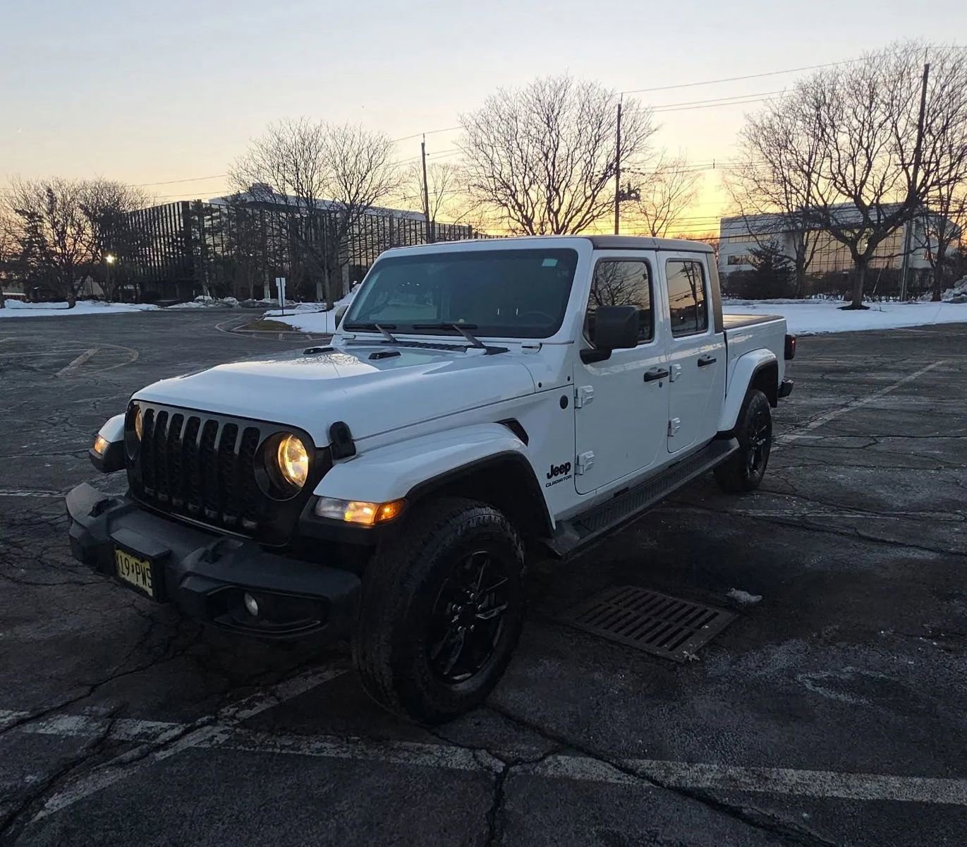Used 2022 Jeep Gladiator Sport AWD/4WD image 3