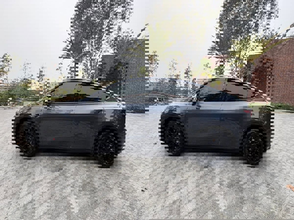 Used 2023 Tesla Model Y Long Range image 10