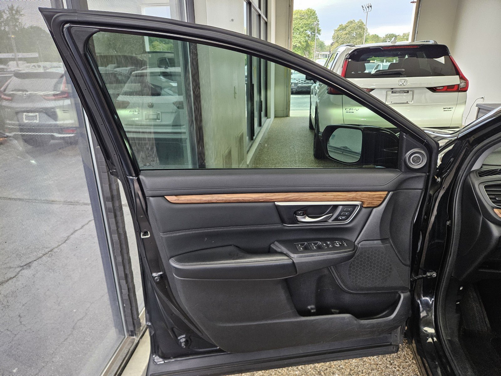 Used 2019 Honda CR-V Touring image 18