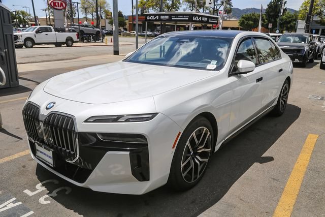 Used 2025 BMW 740i xDrive AWD/4WD image 6
