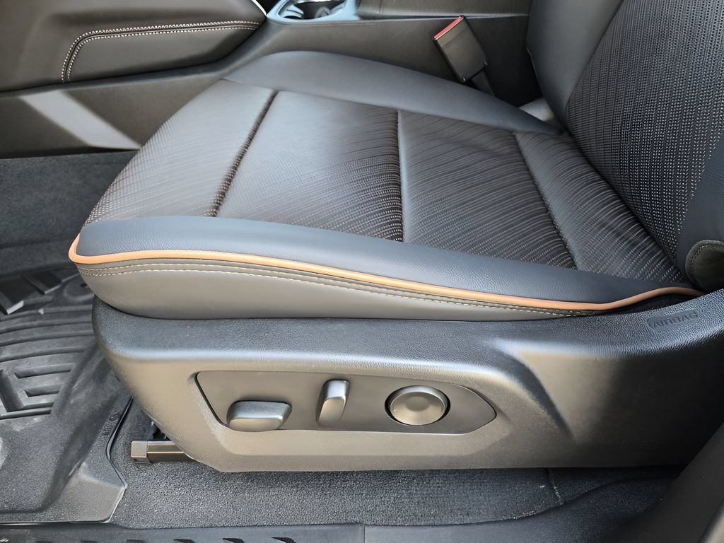 Used 2026 GMC Canyon AT4 w/ Technology Plus Package AWD/4WD image 20