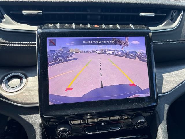 Used 2023 Jeep Grand Cherokee Limited w/ Trailer Tow Prep Group (B) AWD/4WD image 18