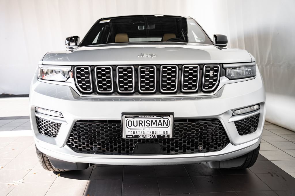 New 2025 Jeep Grand Cherokee Summit image 2