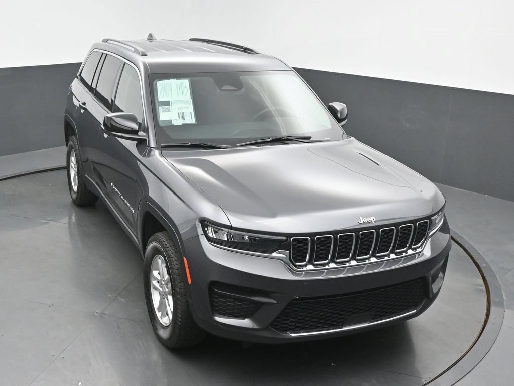 Used 2022 Jeep Grand Cherokee Laredo w/ Luxury Tech Group I AWD/4WD image 42