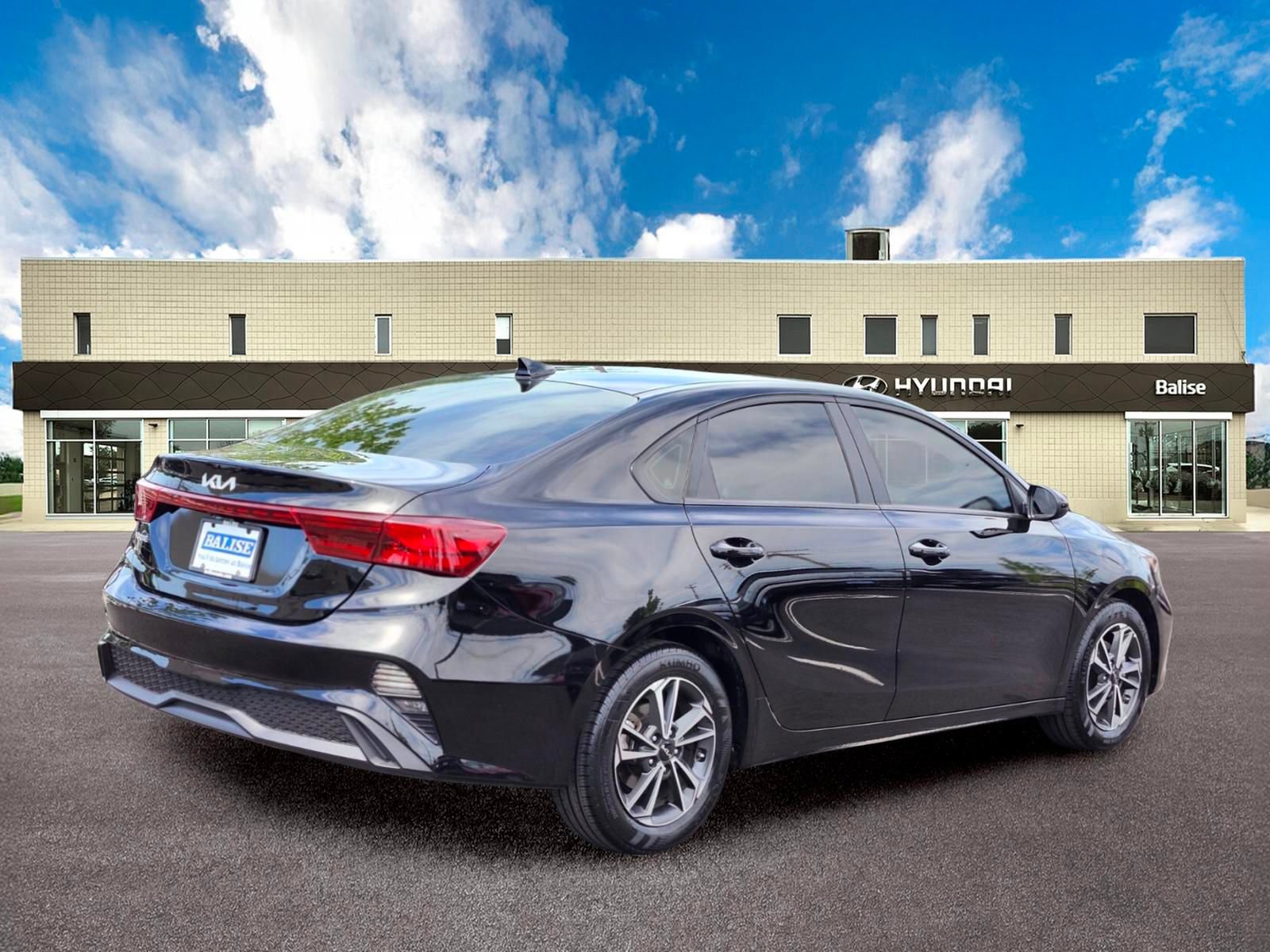 Used 2024 Kia Forte LXS FWD image 3