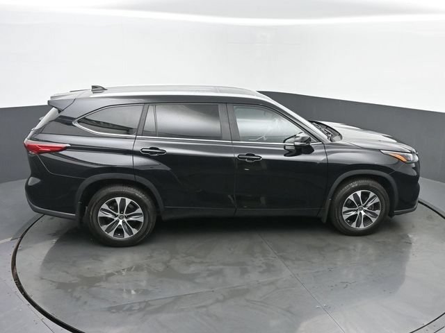 Used 2023 Toyota Highlander XLE AWD/4WD image 45