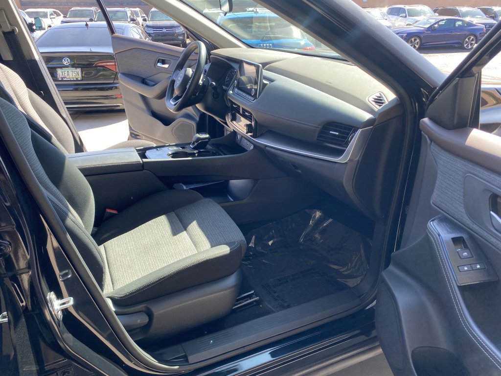 Used 2022 Nissan Rogue SV FWD image 21