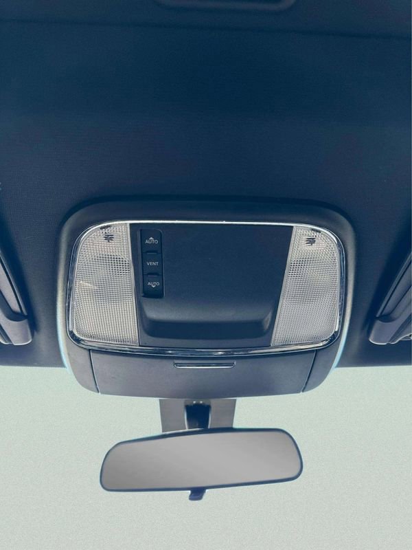 Used 2020 Dodge Charger SXT w/ Leather Interior Group RWD image 29