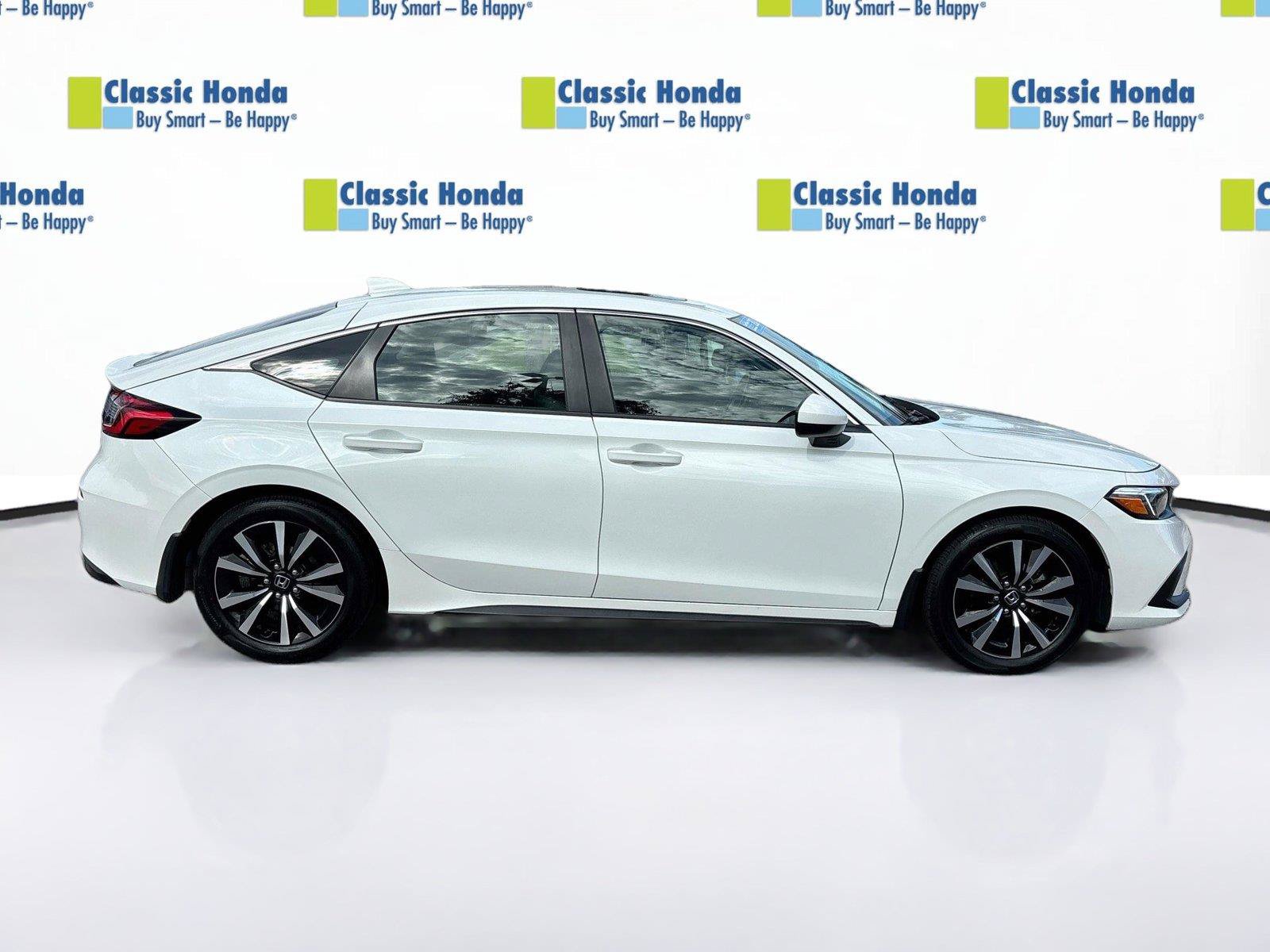 Certified 2024 Honda Civic EX-L image 9