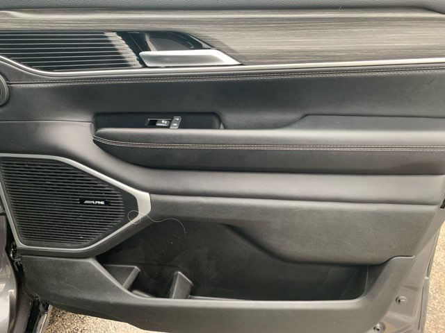 Used 2024 Jeep Wagoneer L Series II AWD/4WD image 29