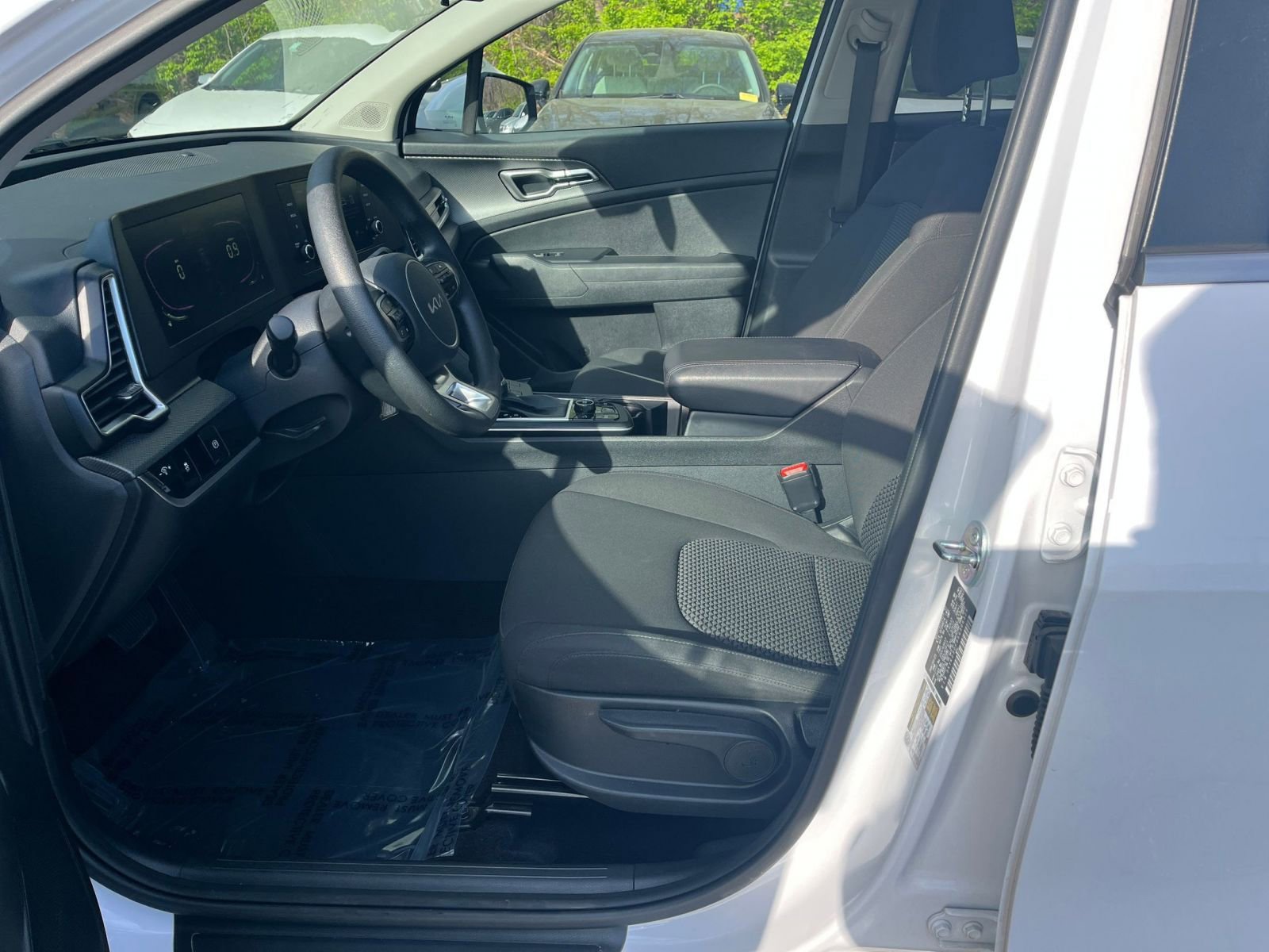 Used 2025 Kia Sportage LX image 22