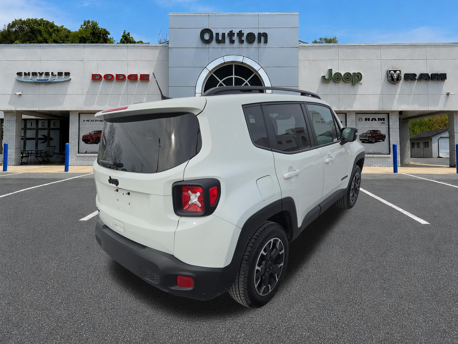 Certified 2023 Jeep Renegade Latitude AWD/4WD image 4