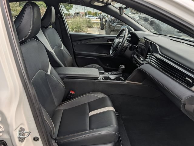 Used 2025 Toyota Camry SE FWD image 31