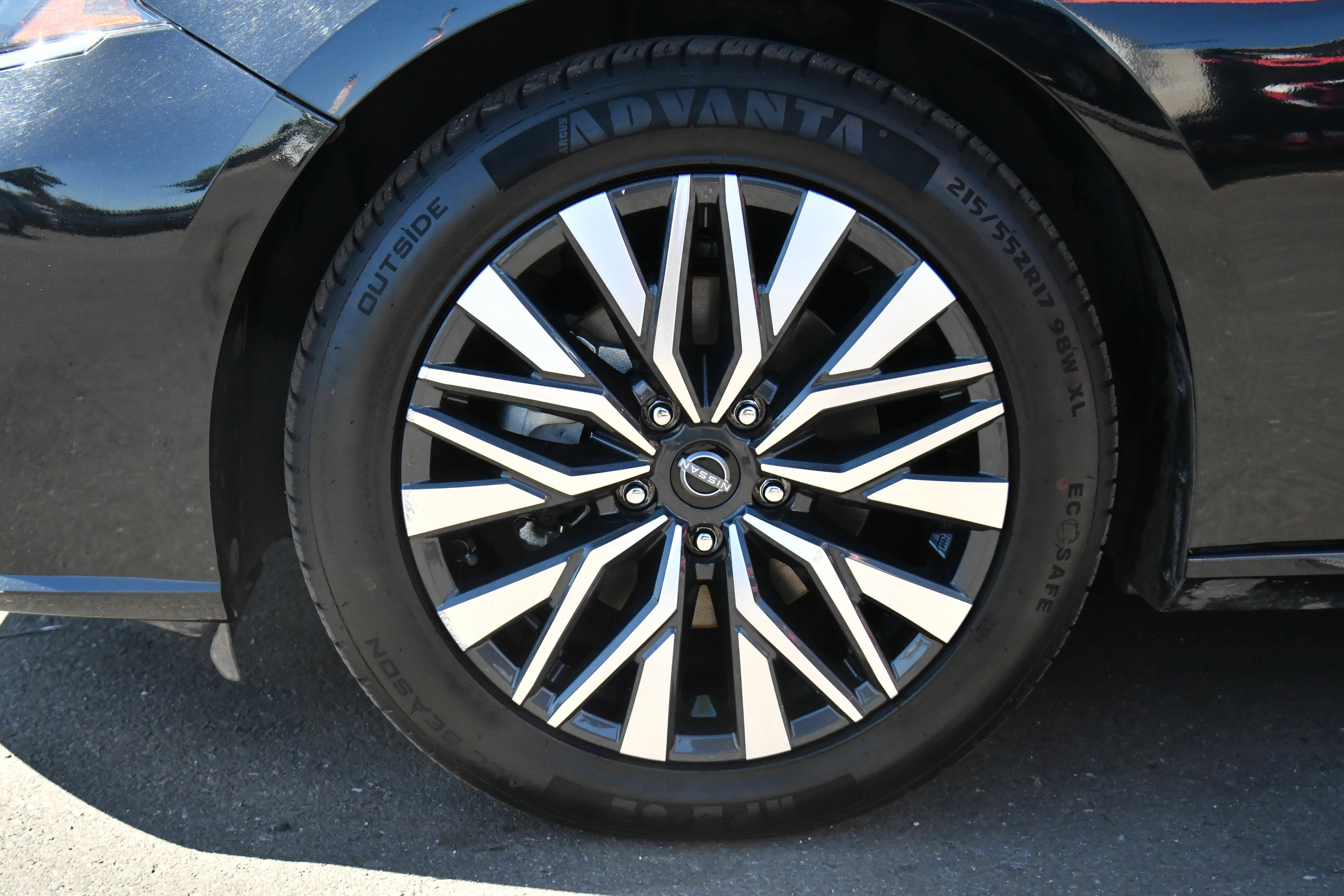 Used 2024 Nissan Altima 2.5 SV FWD image 12
