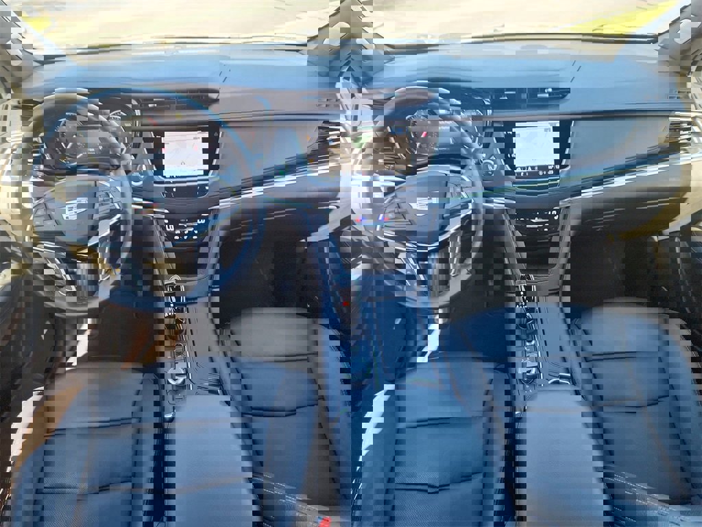 Certified 2025 Cadillac XT5 Premium Luxury image 18