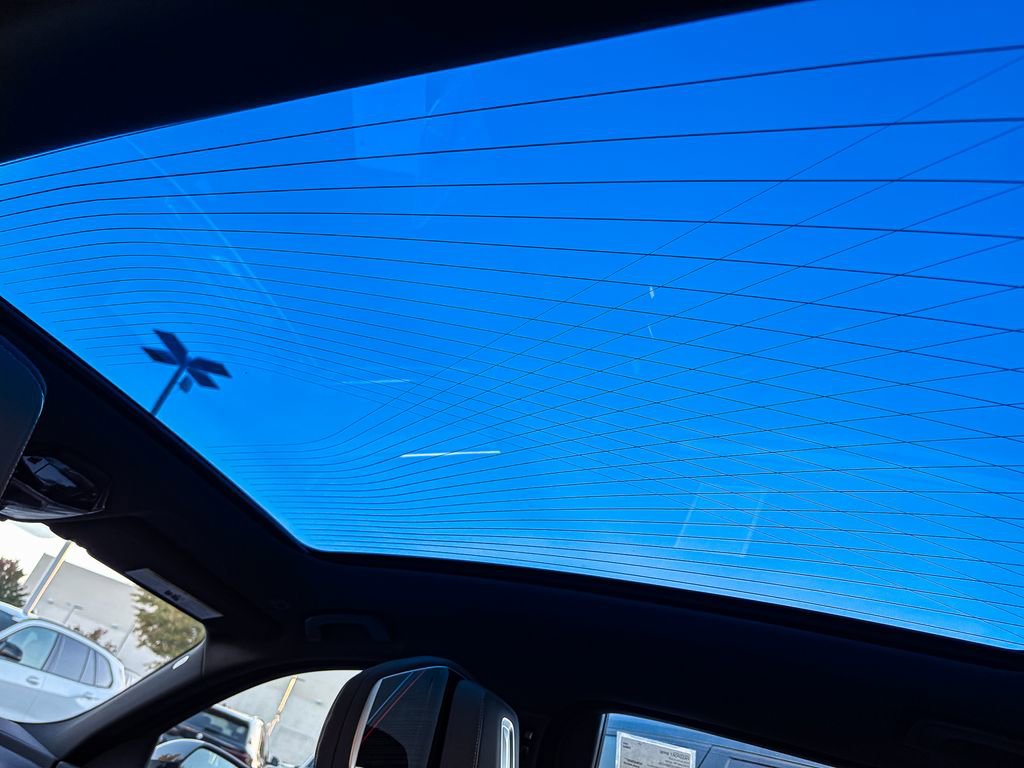 New 2026 BMW 740i xDrive w/ Premium Package image 7