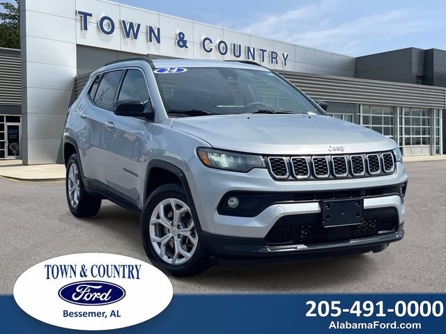 Used 2024 Jeep Compass Latitude AWD/4WD image 1
