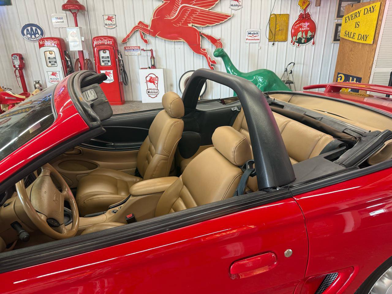 Used 1994 Ford Mustang GT RWD image 9
