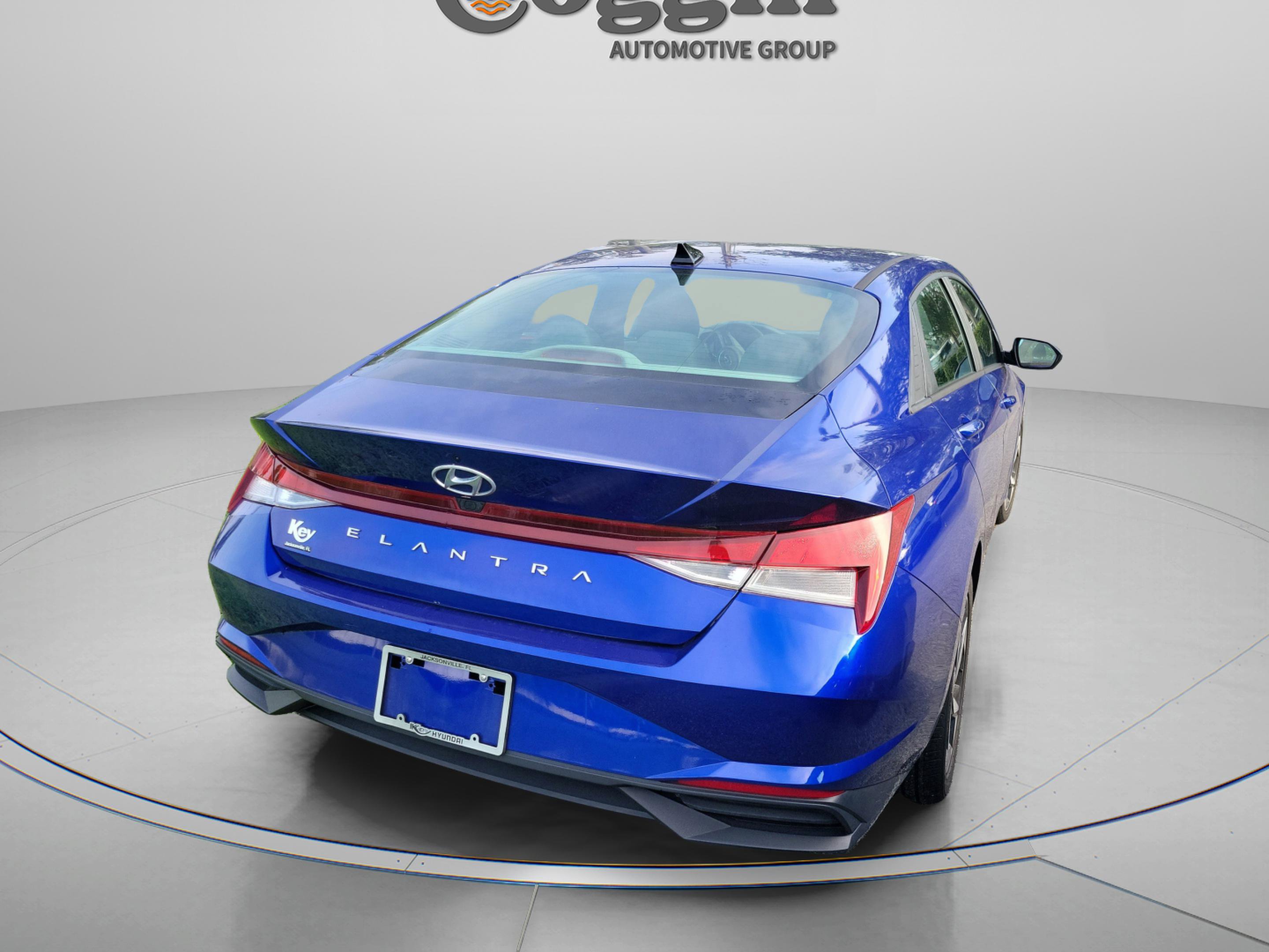 Used 2023 Hyundai Elantra SEL w/ Convenience Package FWD image 2