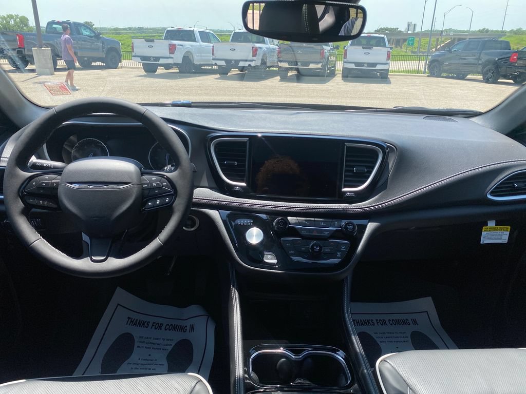New 2027 Chrysler Pacifica Limited w/ S Appearance Package FWD image 20