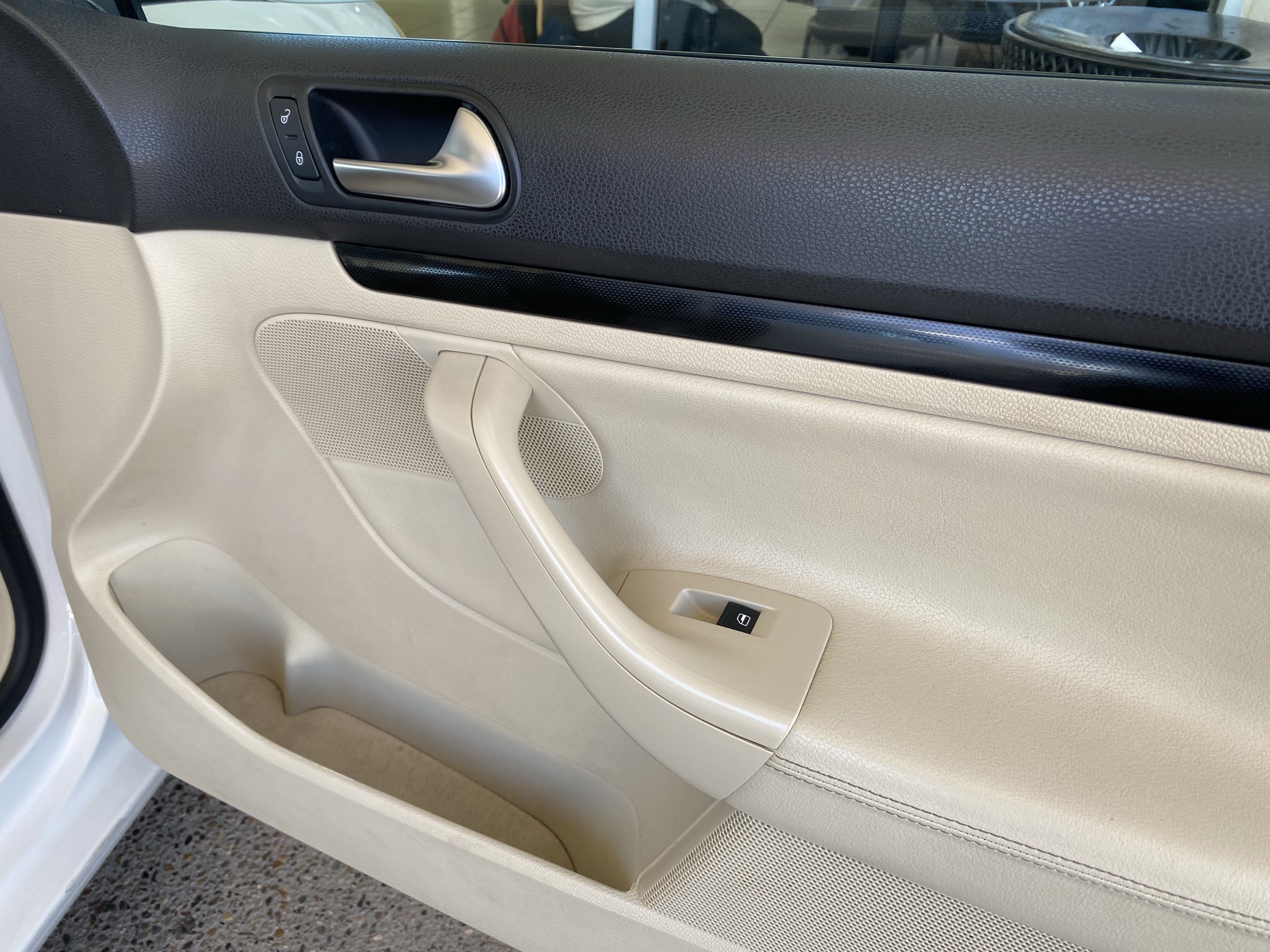 Used 2011 Volkswagen Jetta TDI FWD image 30