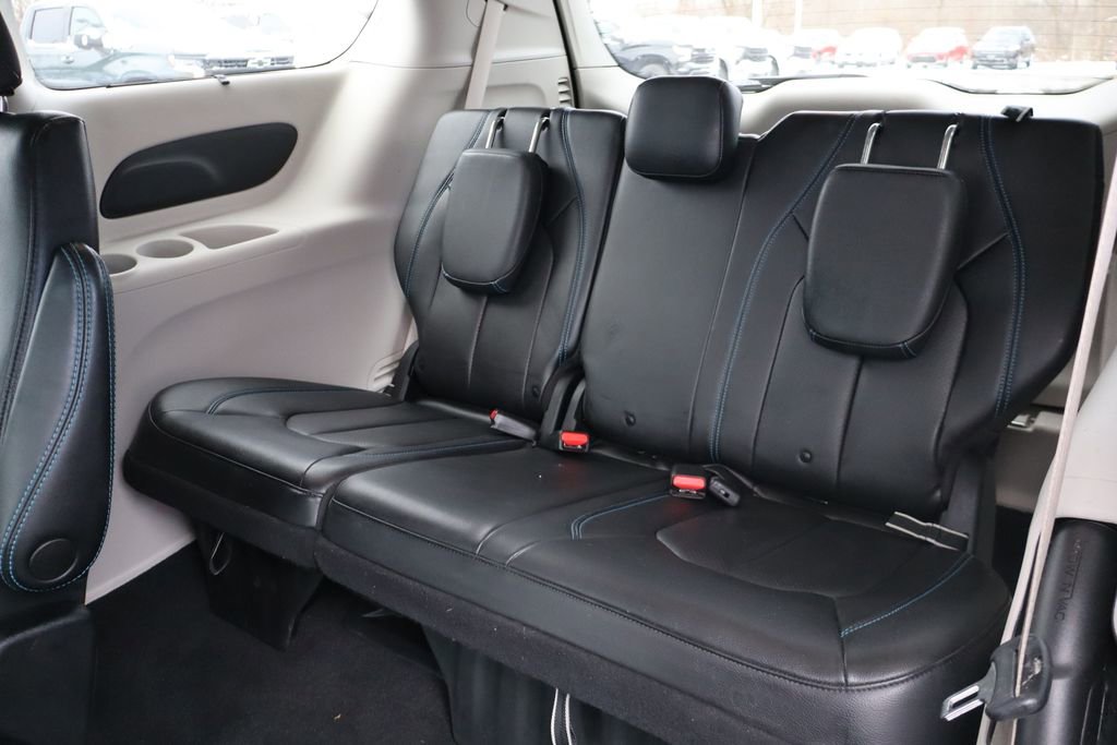 Used 2021 Chrysler Pacifica Touring-L w/ Uconnect Theater Family Group image 52