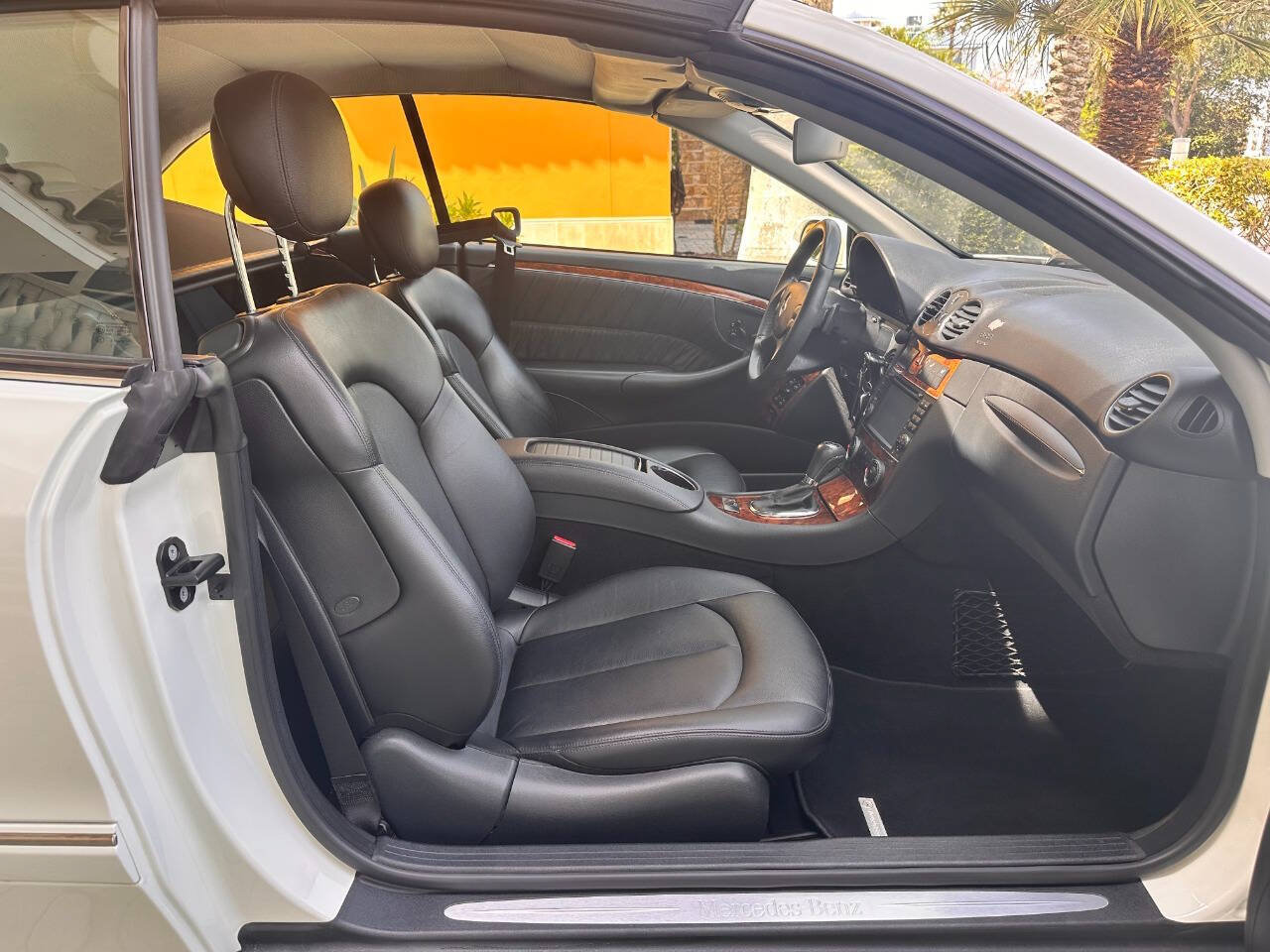 Used 2009 Mercedes-Benz CLK 550 Cabriolet image 24
