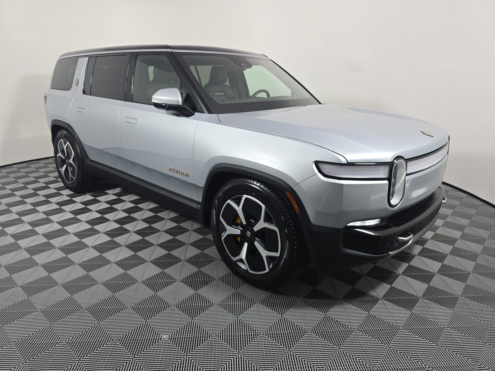 Used 2024 Rivian R1S Adventure AWD/4WD image 7