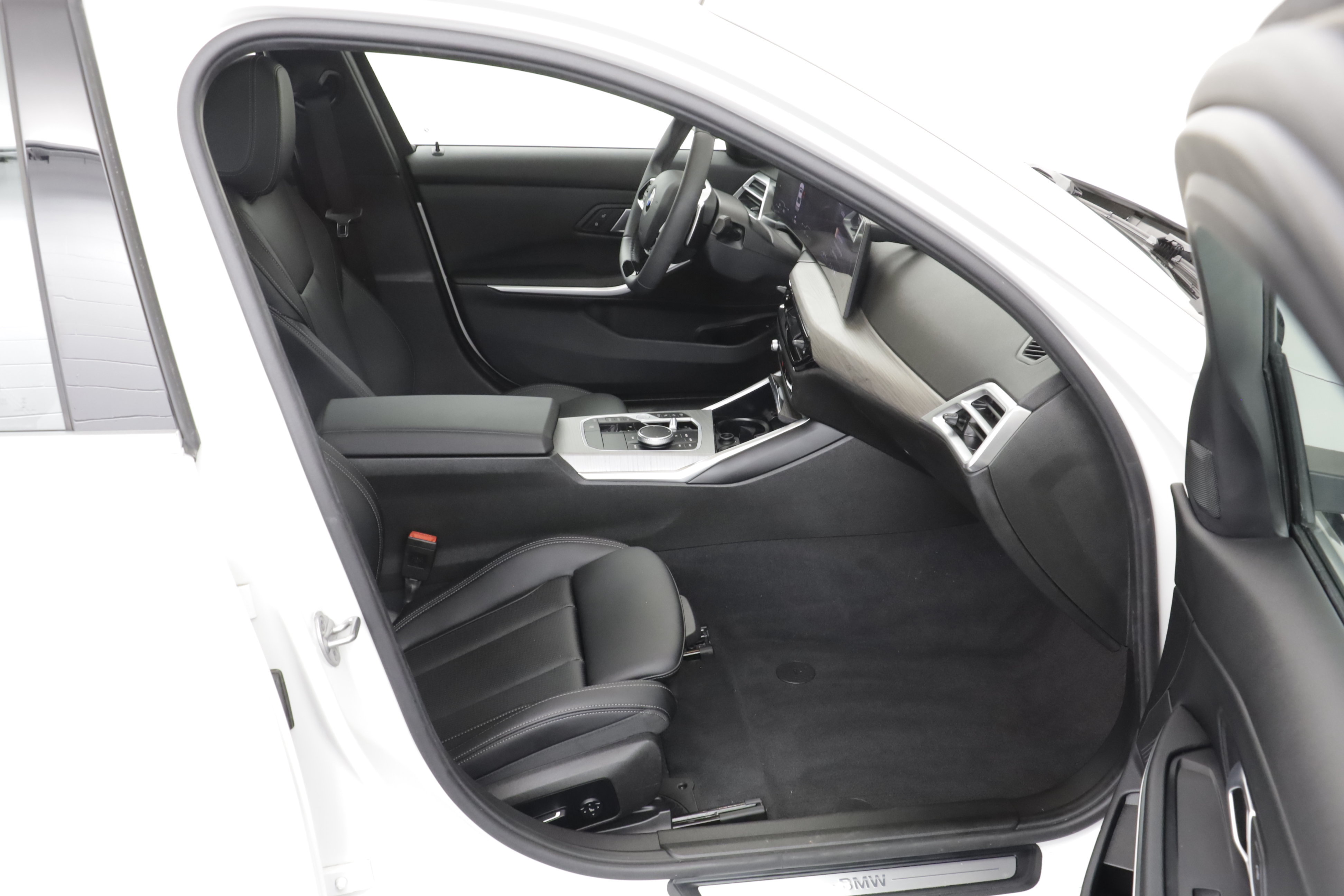 Used 2026 BMW 330i xDrive Sedan AWD/4WD image 25