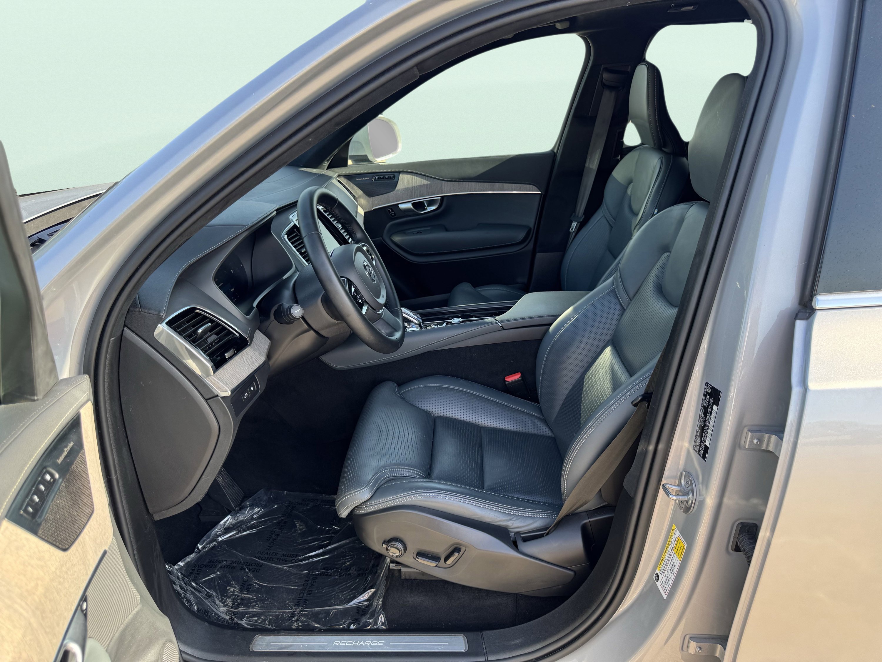 Used 2024 Volvo XC90 T8 Ultimate w/ Lounge Package image 5