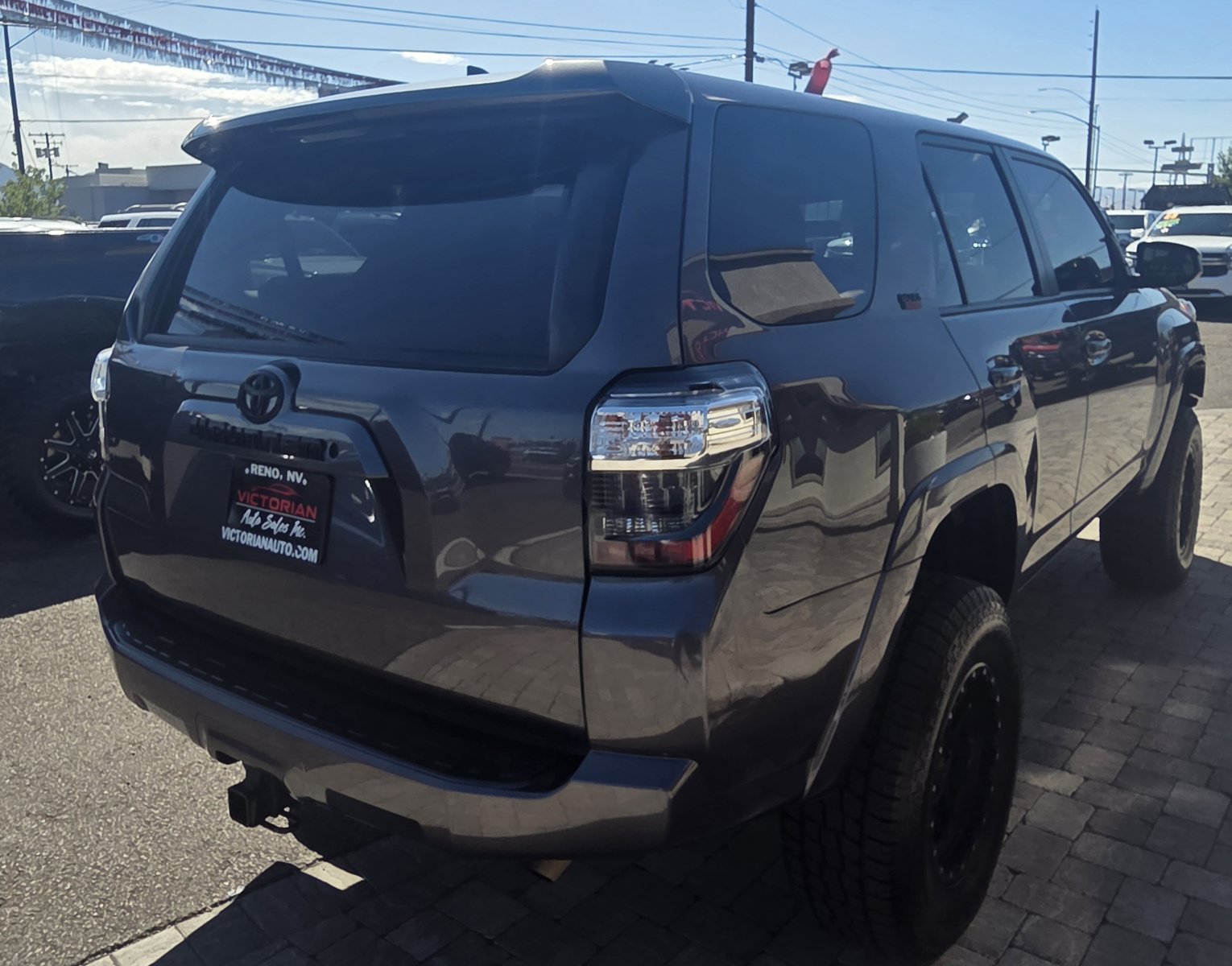 Used 2018 Toyota 4Runner SR5 AWD/4WD image 5