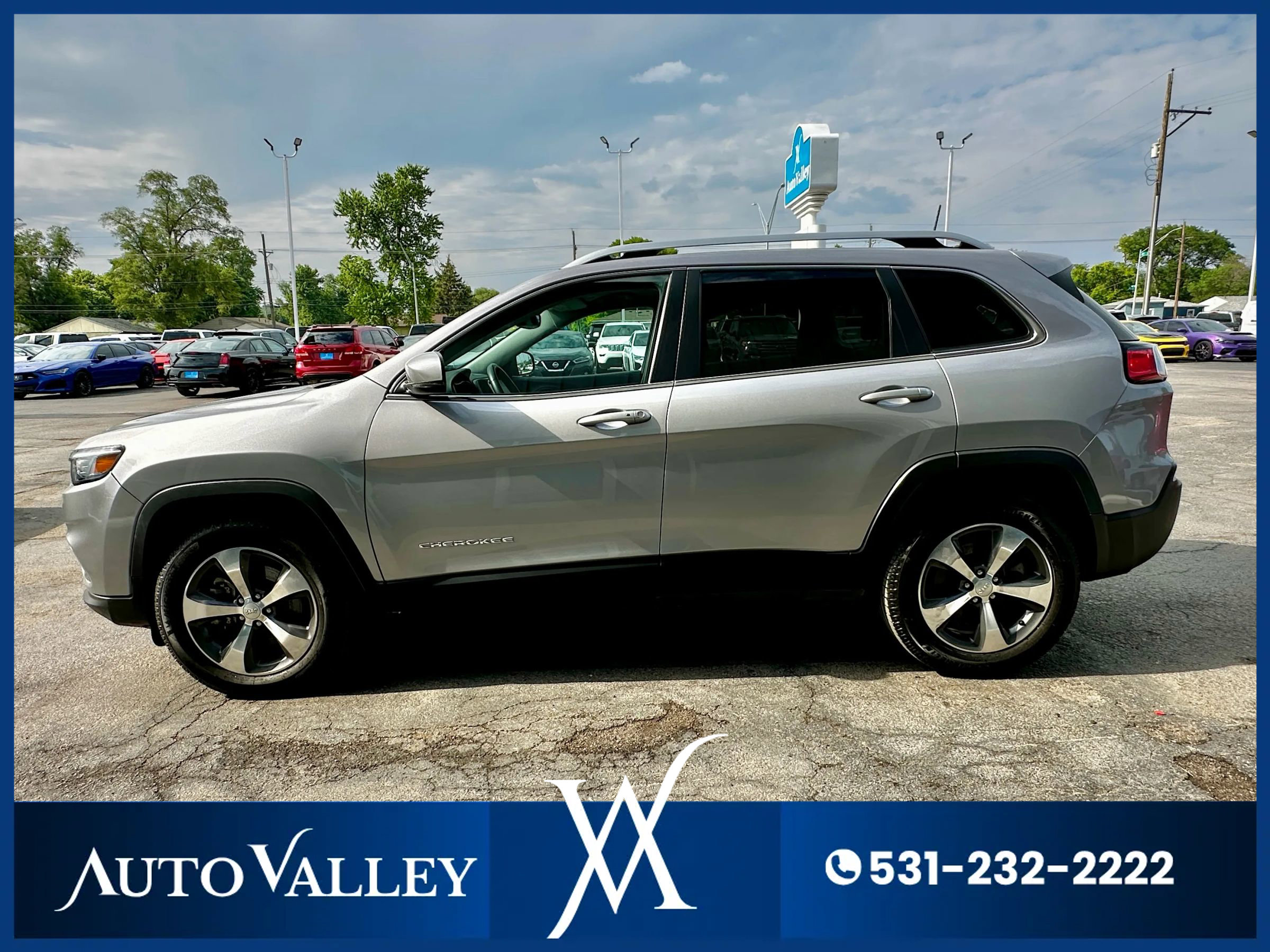 Used 2019 Jeep Cherokee Limited image 4