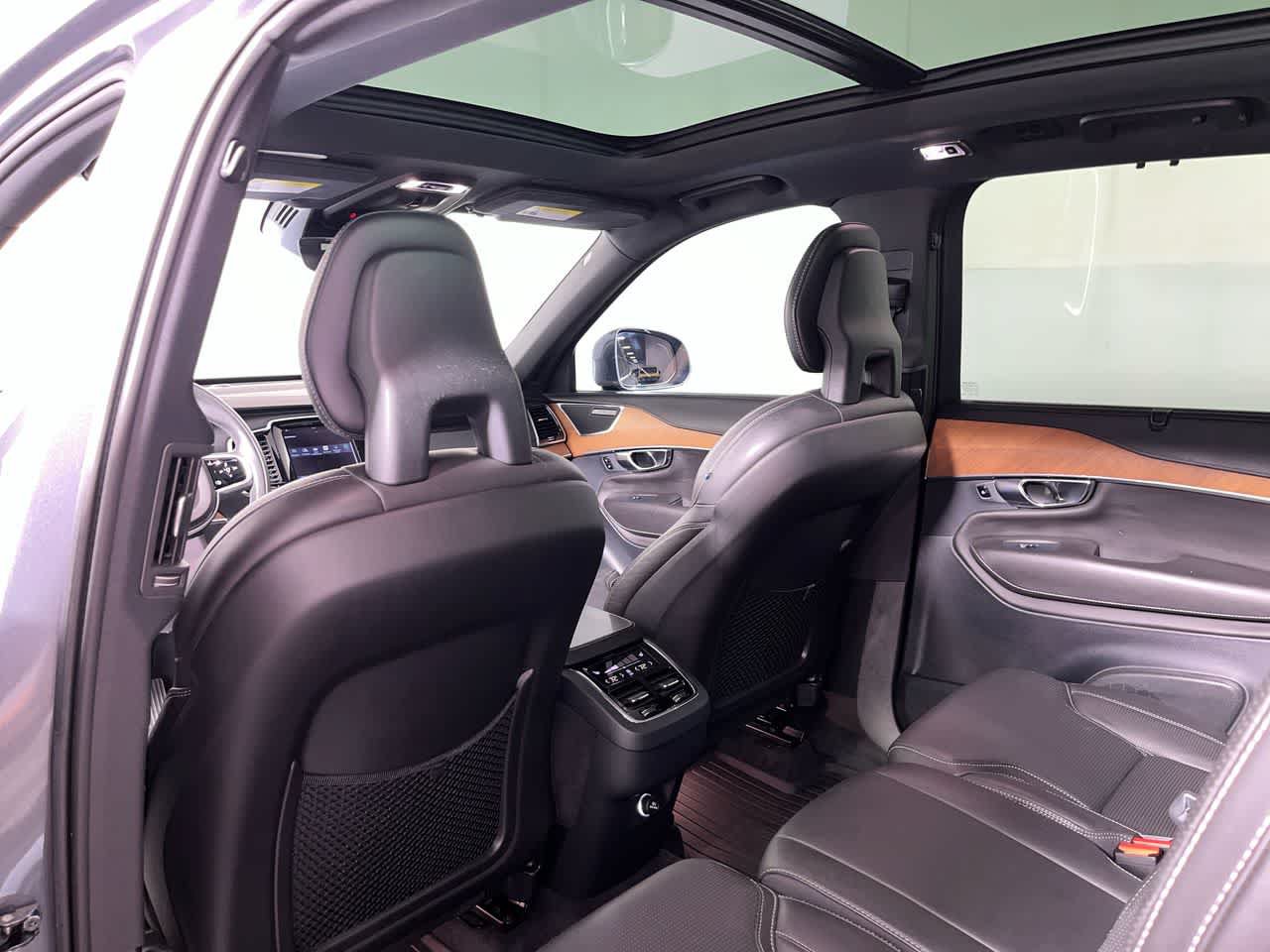 Used 2016 Volvo XC90 T6 Inscription w/ Protection Package Plus AWD/4WD image 25