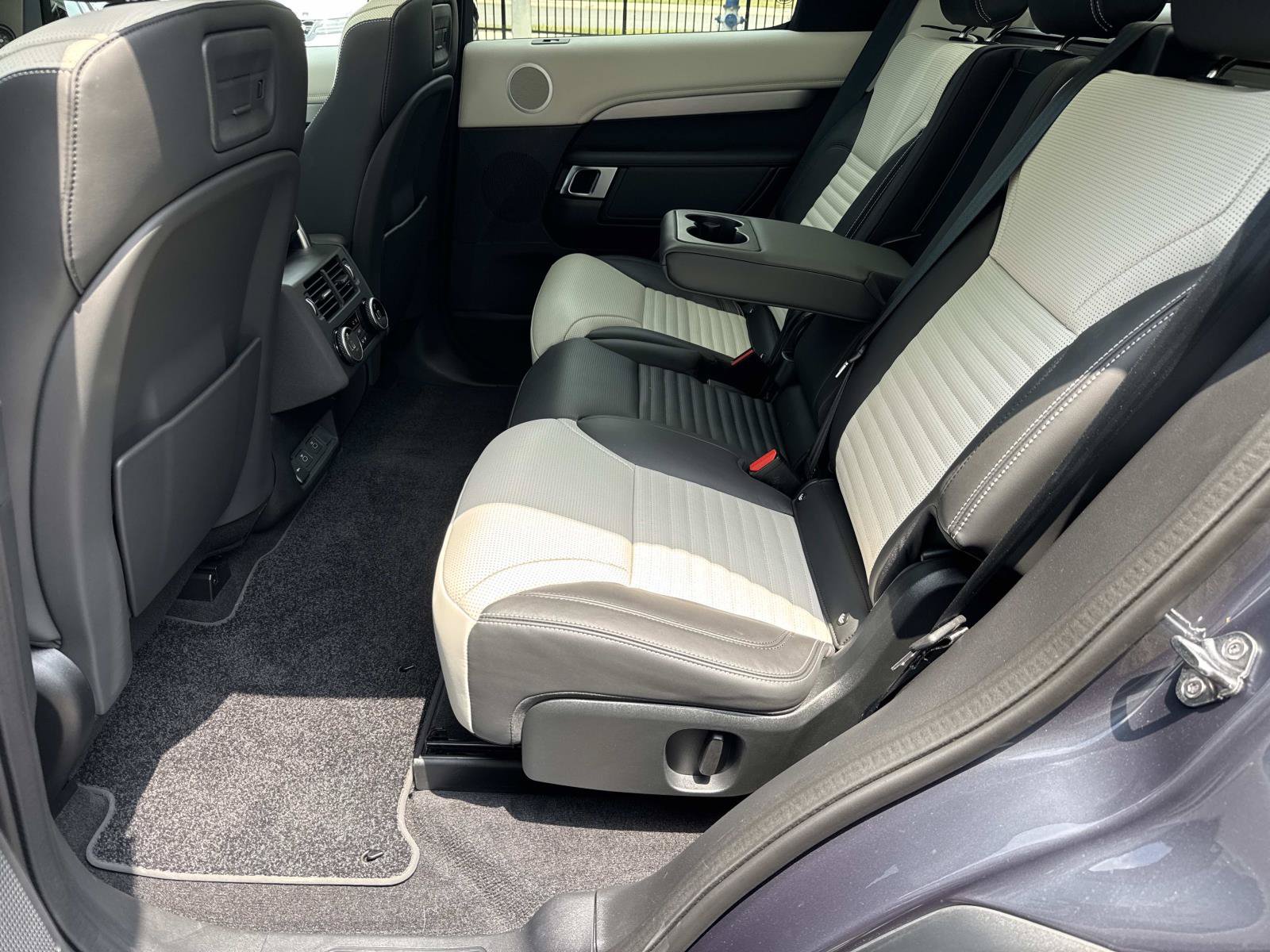 Certified 2026 Land Rover Discovery Limited Edition AWD/4WD image 15