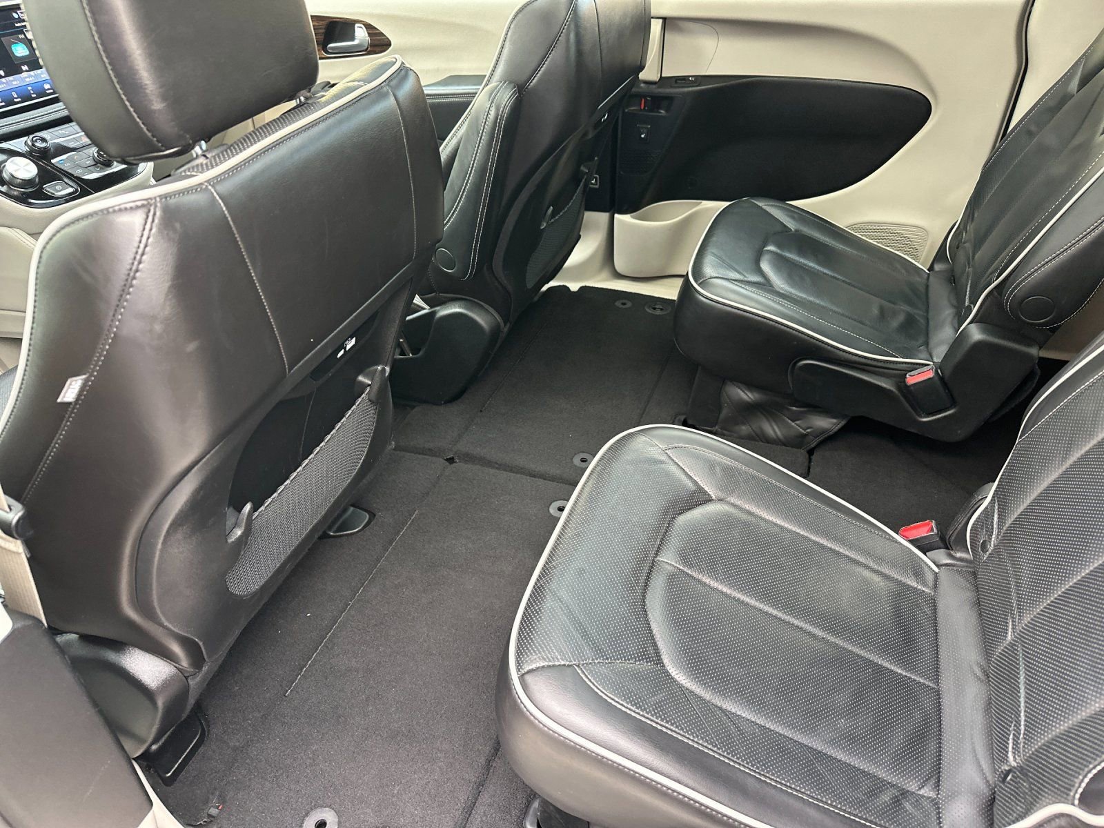 Used 2023 Chrysler Pacifica Limited image 13