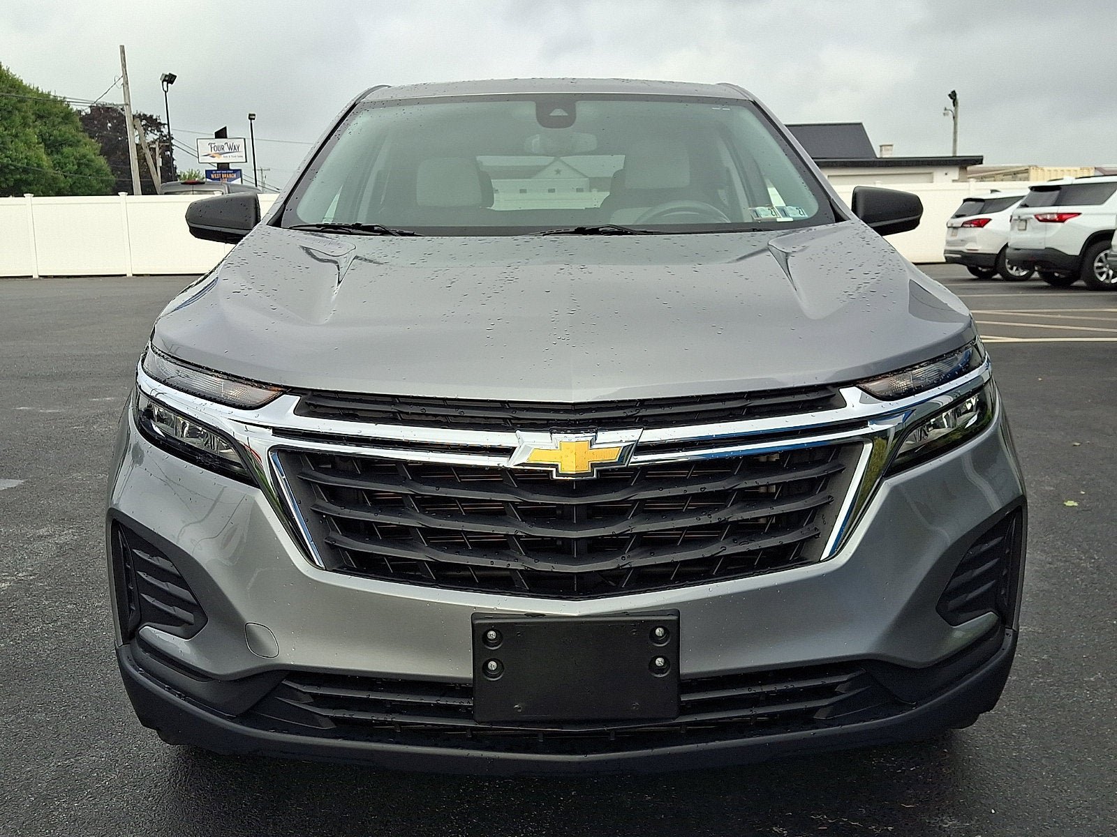 Used 2024 Chevrolet Equinox LS w/ LS Convenience Package FWD image 2